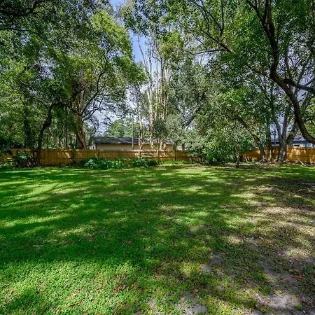 Golden Greek And Dexters Cottage Near Downtown